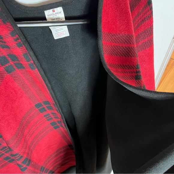 Woolrich Red and Black Reversible Poncho - Picture 6 of 6